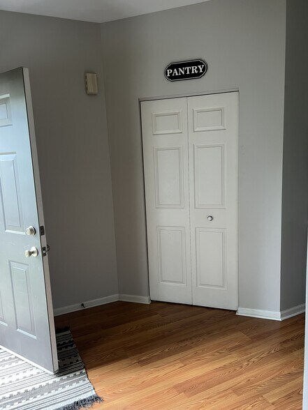 Building Photo - 2128 Fulham Dr