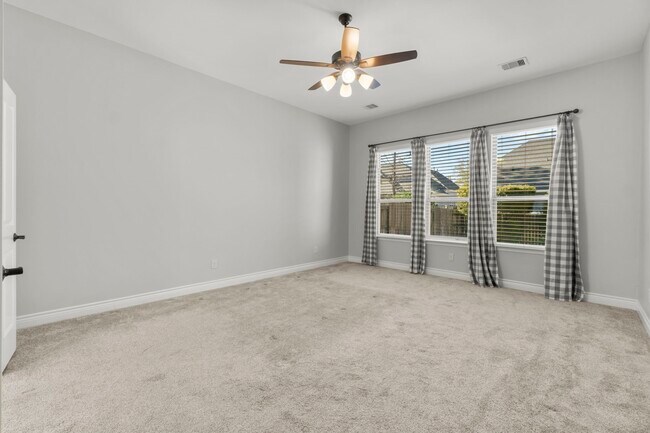 Building Photo - 161 Riverbend Way