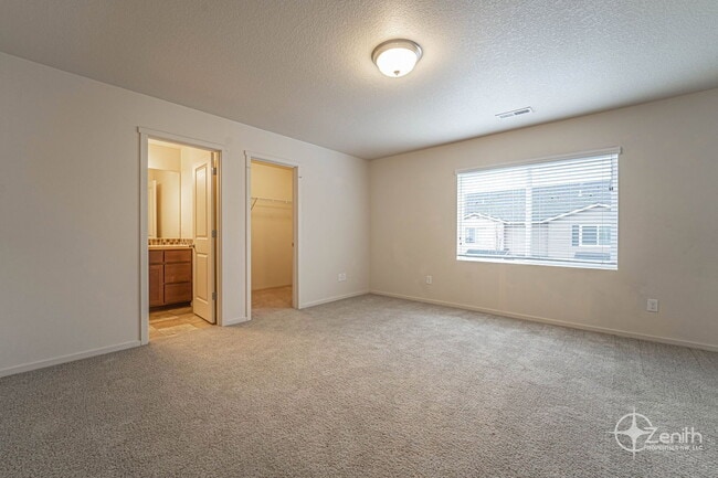 Building Photo - 1400 NE 85th Way