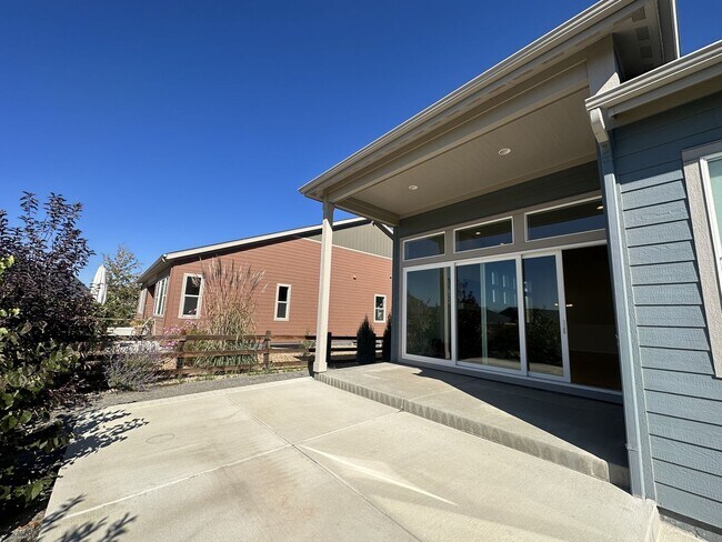 Building Photo - Modern 4-Bed Ranch in Erie with 13-Ft Ceil...