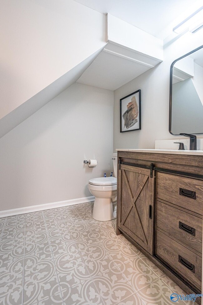 Building Photo - 702 Chambers Dr NE