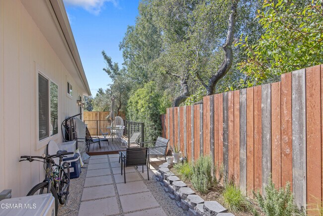 Building Photo - 313 Raymond St