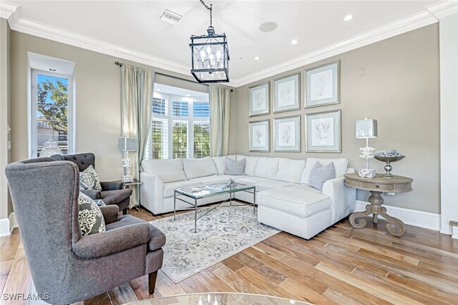 Building Photo - 993 8th St S