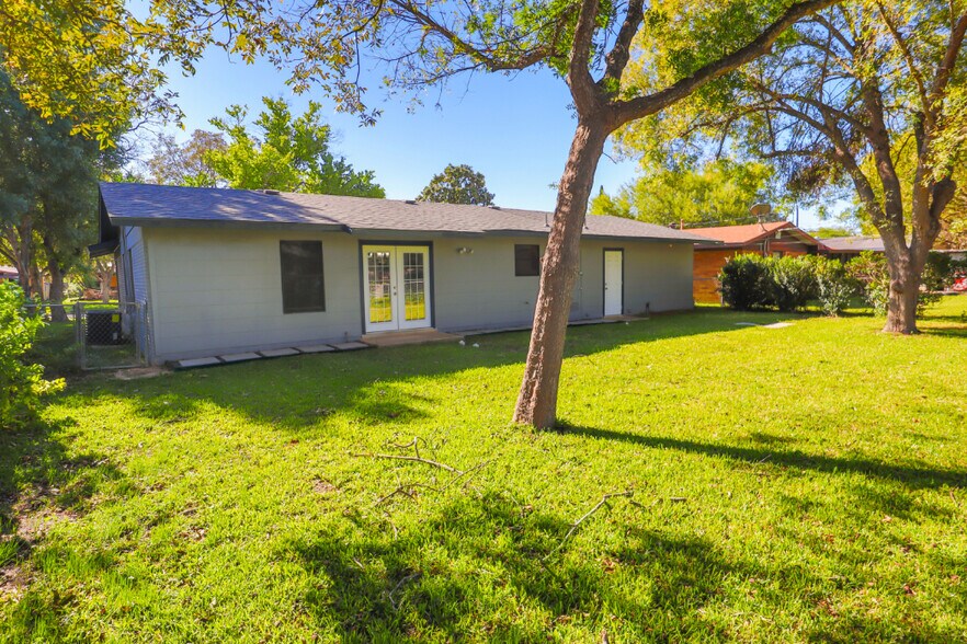 Building Photo - 309 E Wright Blvd