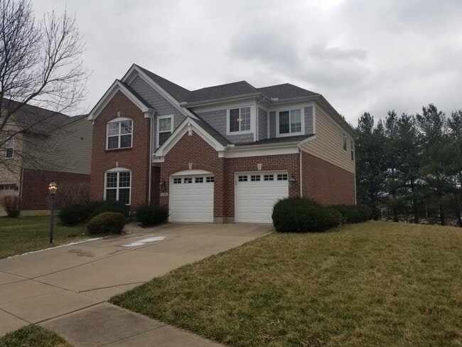 Primary Photo - Executive home located near Bellbrook