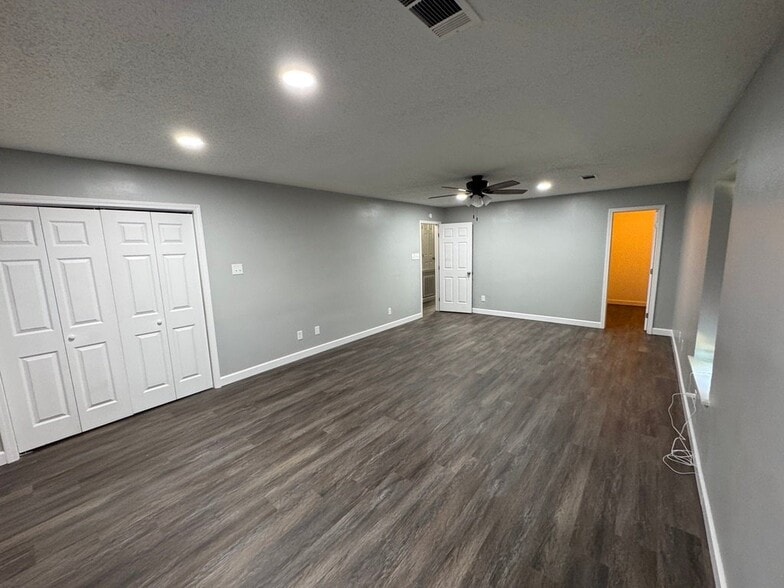 Building Photo - 311 J W Davis Dr