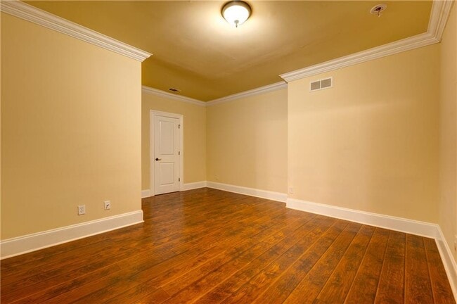 Building Photo - 1049 Highland Village Trail