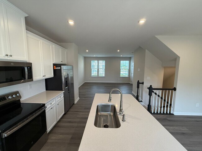 Building Photo - Brand New Townhome!!