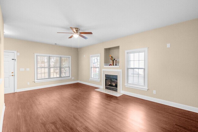 Building Photo - Charming 3 bed 2.5 bath Home in Huntersville!