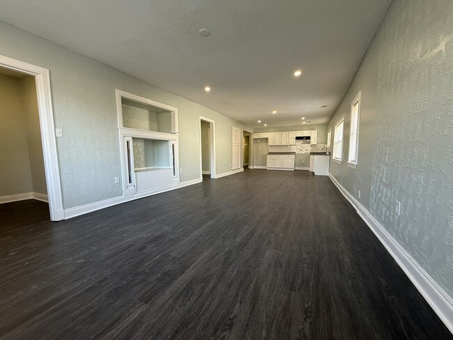 Building Photo - 61 South Parkway East