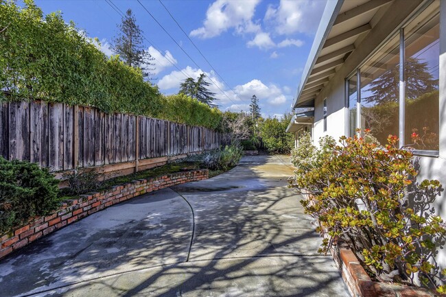 Building Photo - Tons of Space l Great Schools l Prime Sili...