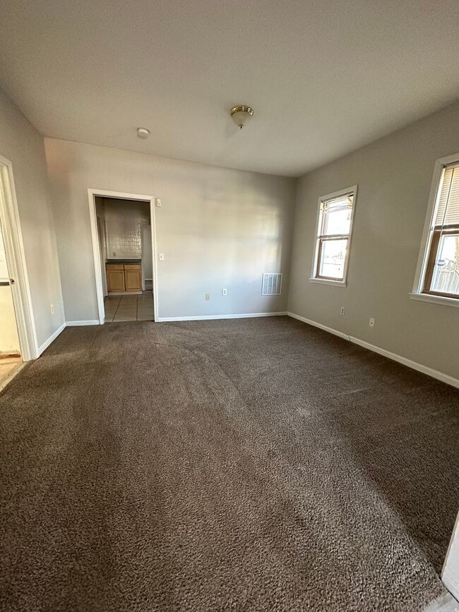 Building Photo - CLE Single Family 3 Bed 2 Bath FOR RENT!