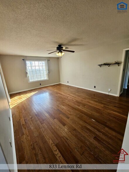 Building Photo - 833 Lennox Rd