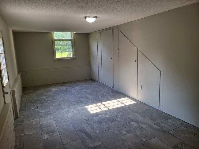 Building Photo - Nice Mt. Juliet Ranch 4 bedroom 2 bath on ...