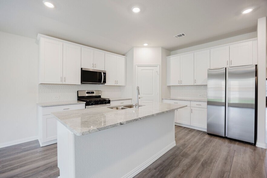 Building Photo - 2121 Gustavus Dr