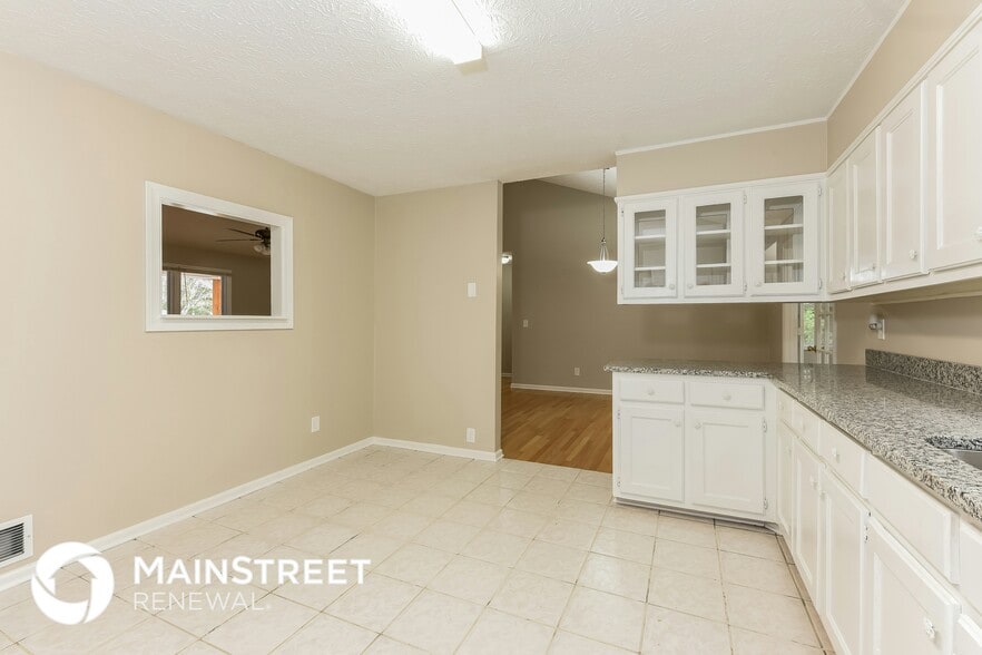 Building Photo - 729 Fallowfield Dr