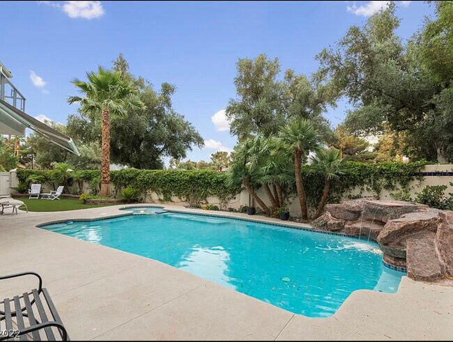 Backyard Pool, waterfall, golf course - 3160 Bel Air Dr