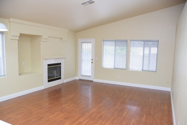 Building Photo - SPRING VALLEY 1 STORY HOME