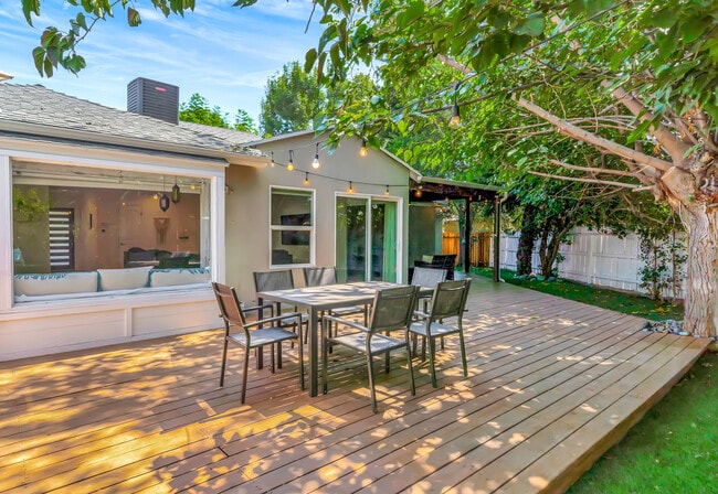 Primary Photo - 7700 Oakdale Ave