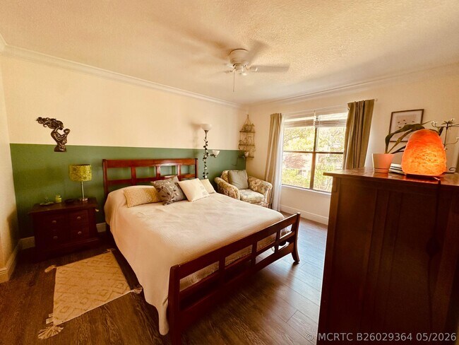 Building Photo - 225 S Tropical Trail