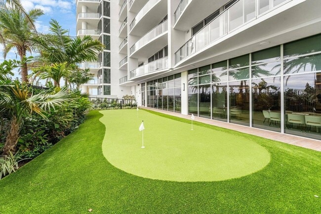 Building Photo - 220 Lake Shore Dr