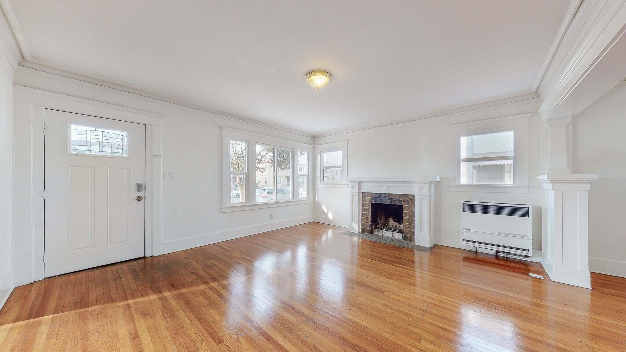 Building Photo - 1436 S Norton Ave