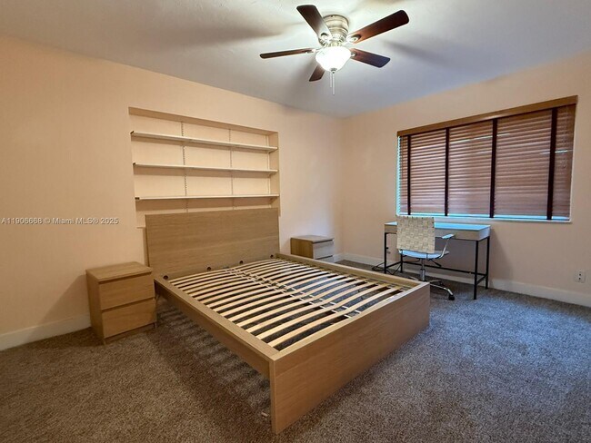 Building Photo - 1728 NE 39th St