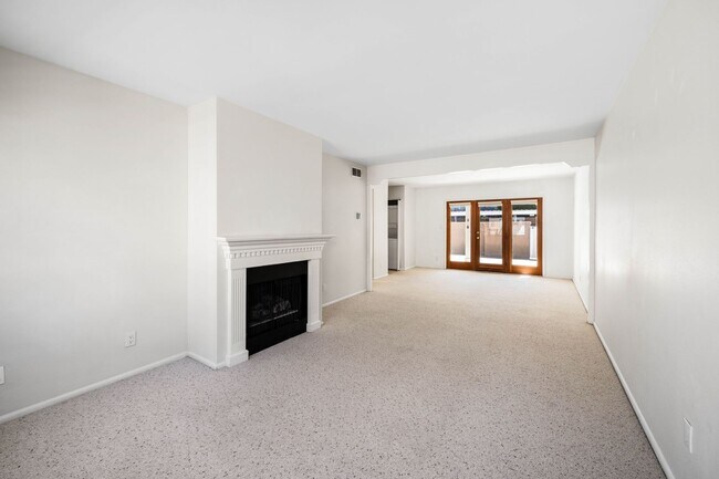 Building Photo - 1 MO. FREE RENT! Two-Bedroom El Matador Condo