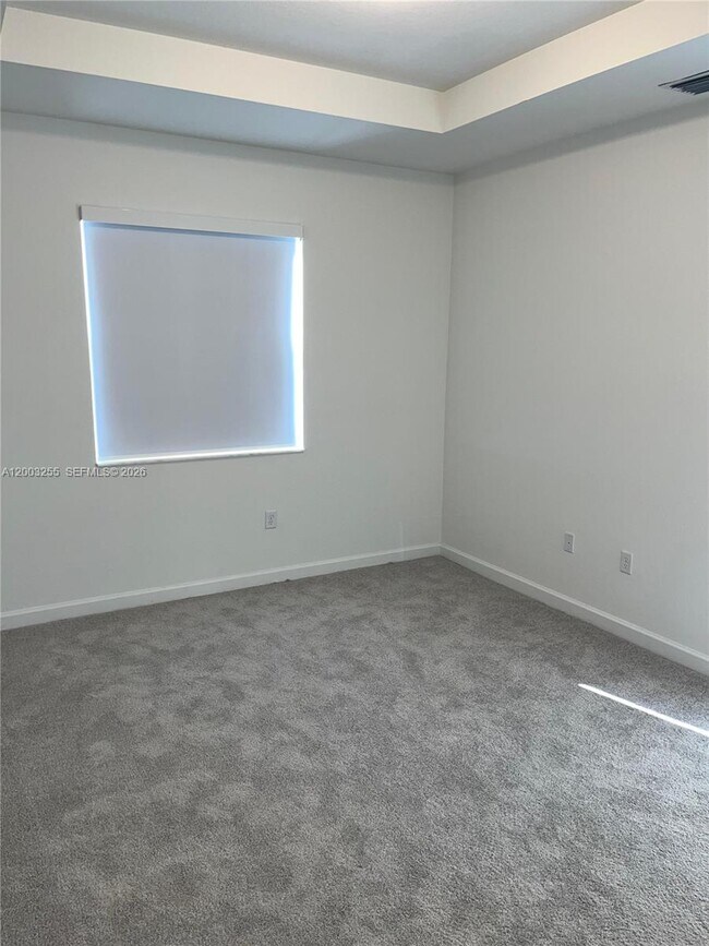 Building Photo - 2679 SE 25th Ter