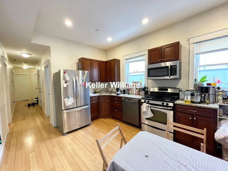 Primary Photo - 1625 Tremont St