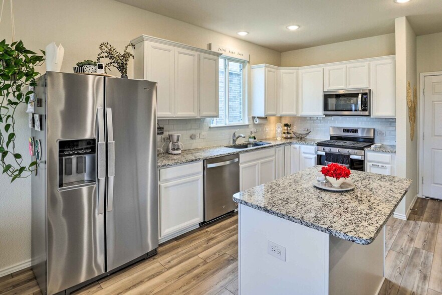 Building Photo - 1129 Bluespire Dr