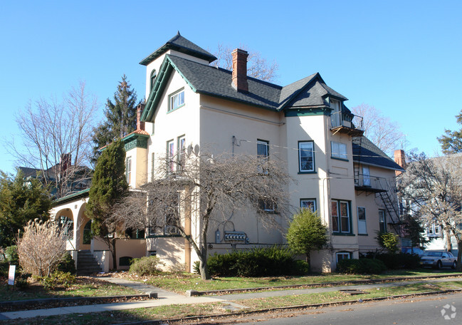 Primary Photo - 745 Watchung Ave