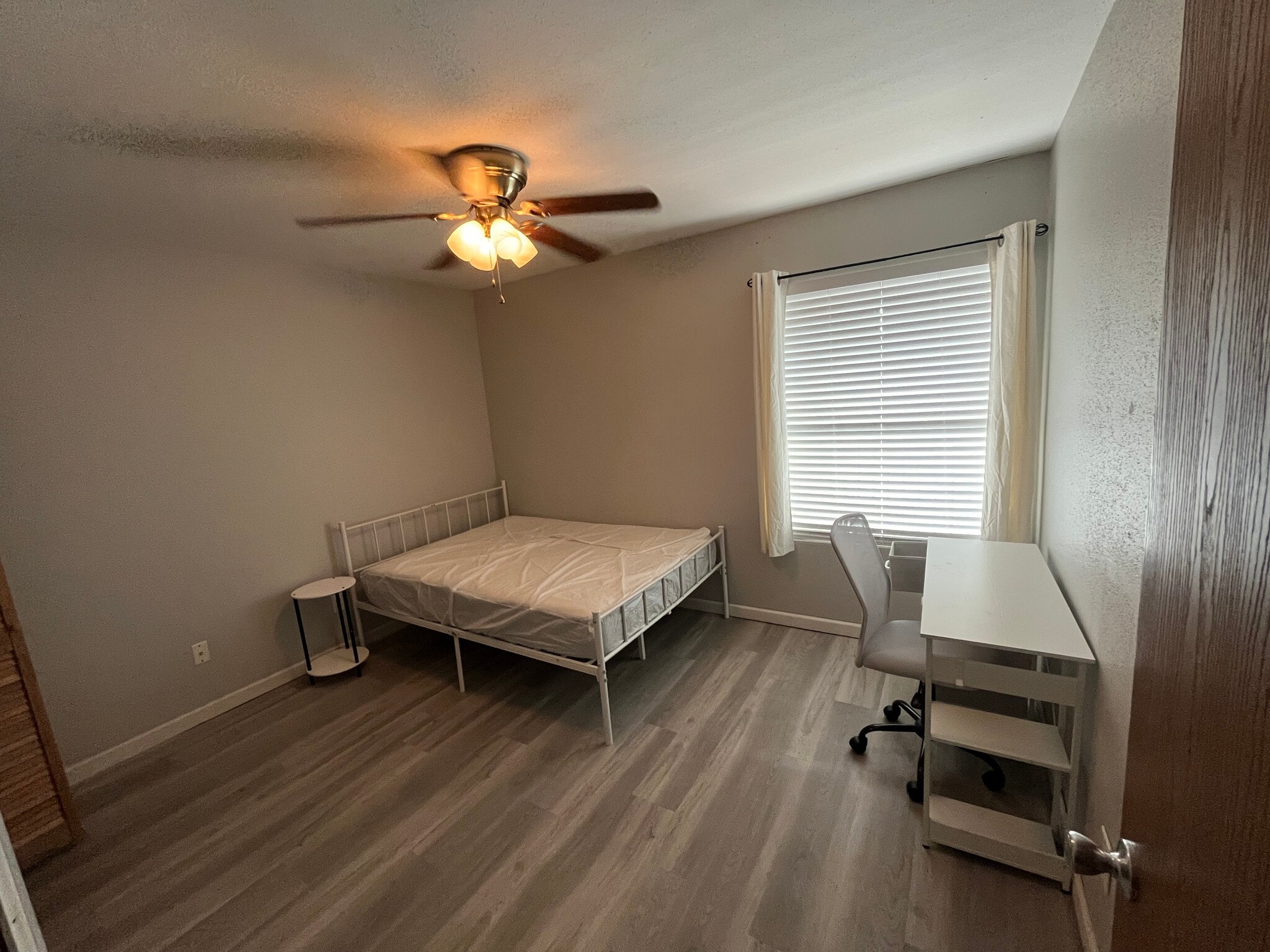 Building Photo - 904 University Oaks Blvd