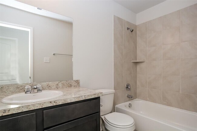 Building Photo - 8807 Red Oak Dr