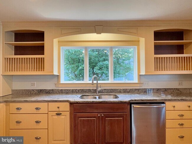 Building Photo - 11470 Mohawk Ct