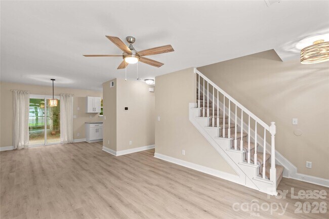 Building Photo - 697 Rebecca Jane Dr
