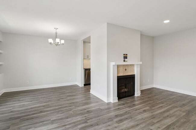 Interior Photo - 616 North Sweetzer Avenue