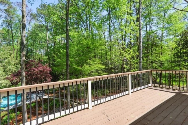 Building Photo - 1007 Somerset Dr NW