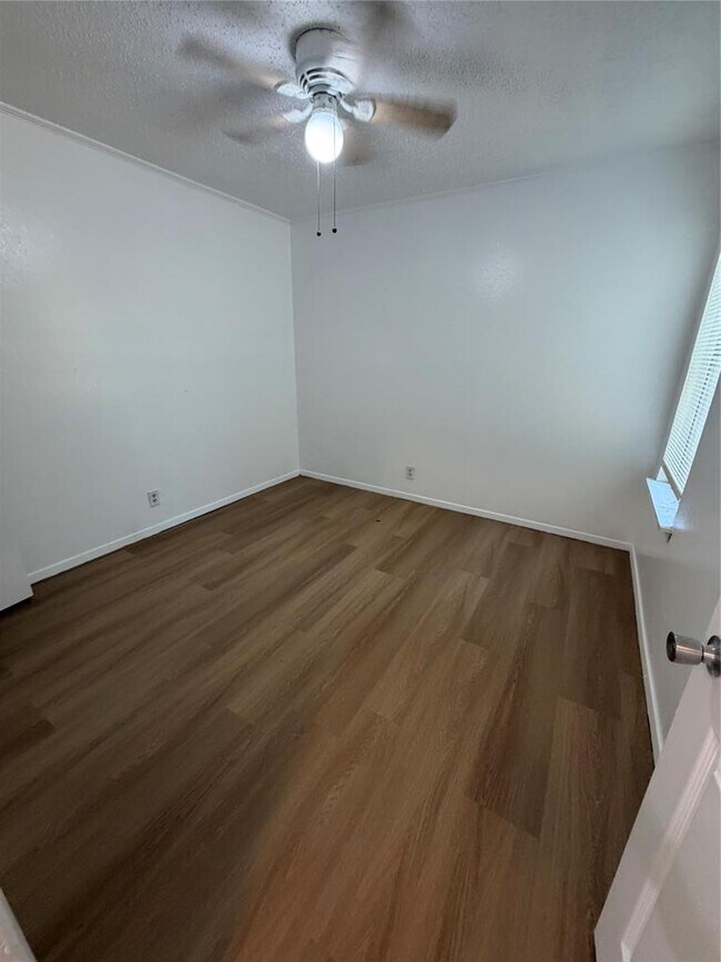 Building Photo - 704 Osage Dr