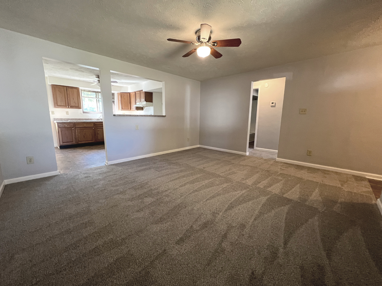 Living Room - 1608 Briedweng Ave