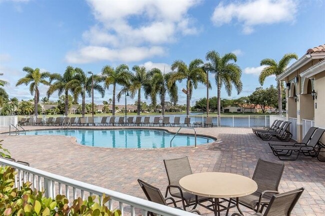 Building Photo - 4740 SW 12th Pl