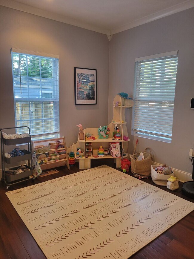 Building Photo - 4BR / 4BA Single-Family Home Near Norfolk ...