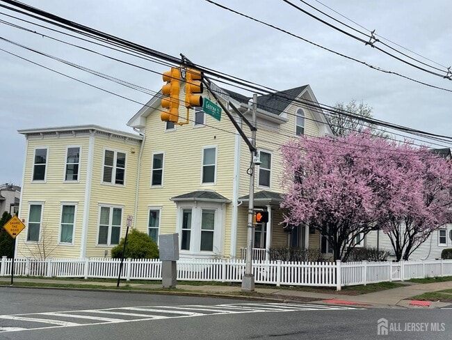 Building Photo - 161 George St