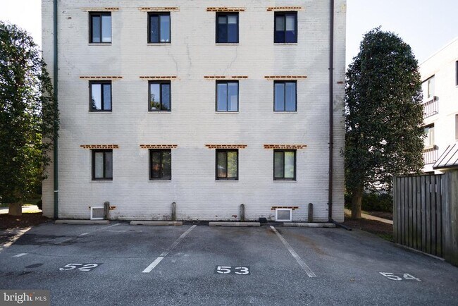 Building Photo - 3825 Davis Pl NW