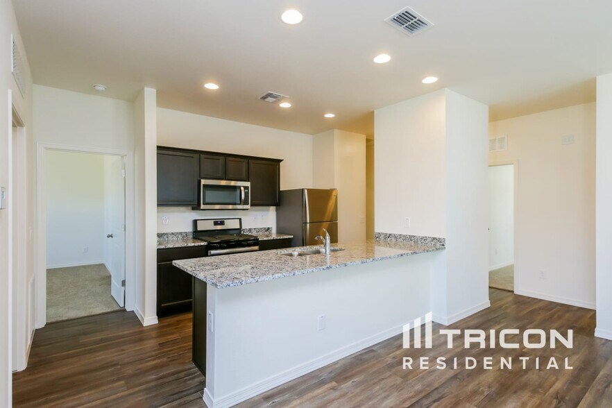 Building Photo - 4578 W Saddlebush Way