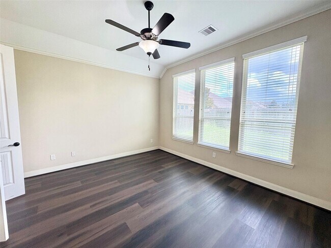 Building Photo - 21346 Huron Bend Dr