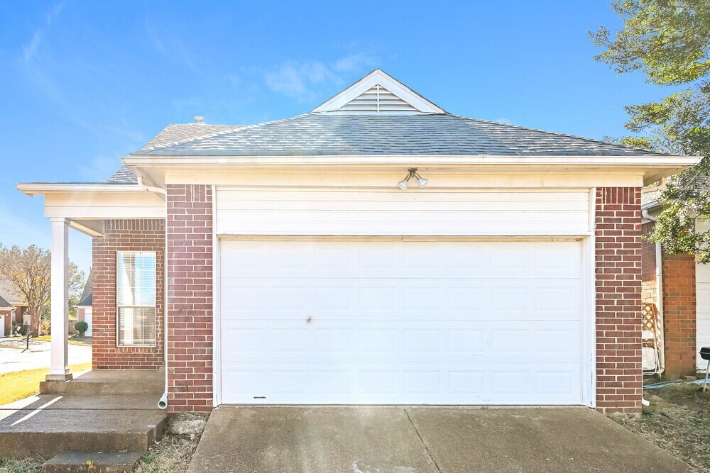 Building Photo - 8730 Eagle View Dr