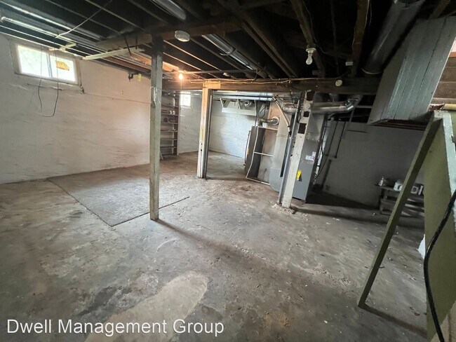 Building Photo - 4 br, 2 bath House - 401 9th St NE
