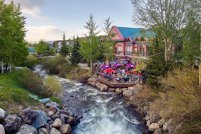 Building Photo - 290 Broken Lance Dr