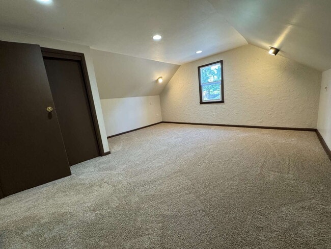 Building Photo - SPACE, CHARM & FLEXIBILITY — ALL IN ONE 3 BED, 1 BATH HOME!